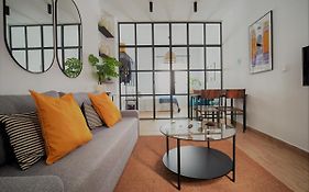 Pelícano Seville Apartments